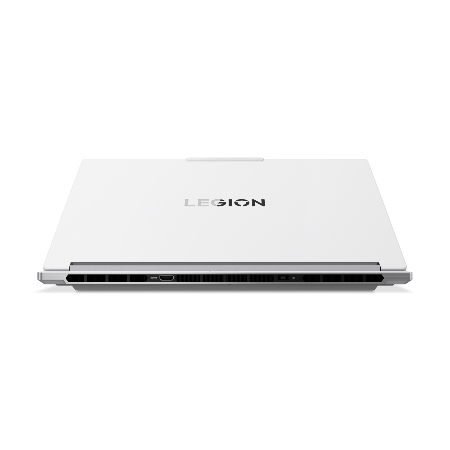 Un laptop bianco con logo "LEGION", mostrato su una superficie bianca.