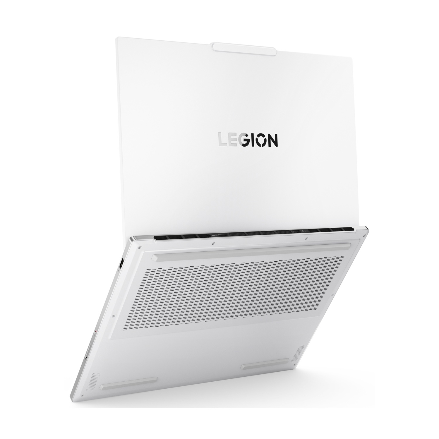 Un laptop bianco con il logo LEGION sul coperchio, mostrato dal basso.