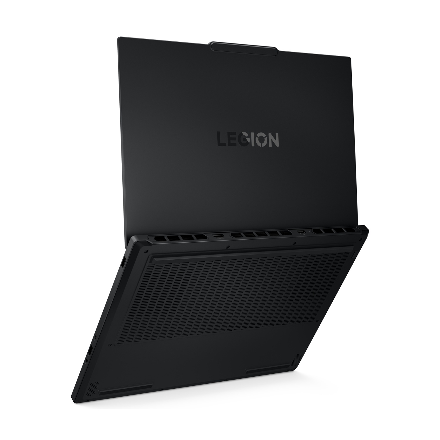 Laptop nero con coperchio aperto, che mostra la ventilazione inferiore.