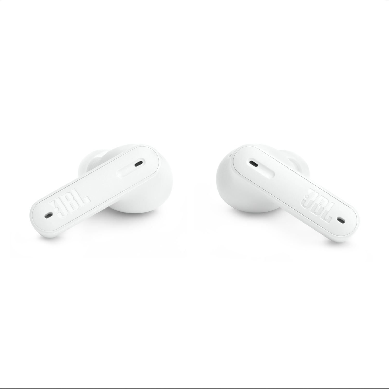 Due auricolari wireless JBL bianchi sono mostrati su sfondo bianco.