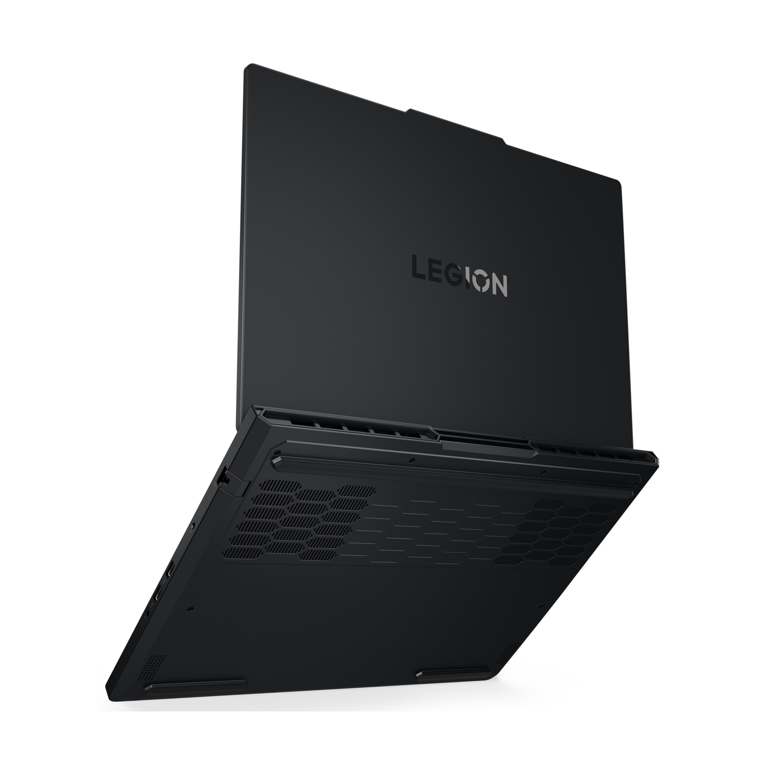 Laptop nero Legion con coperchio aperto, vista dal basso e dal retro.