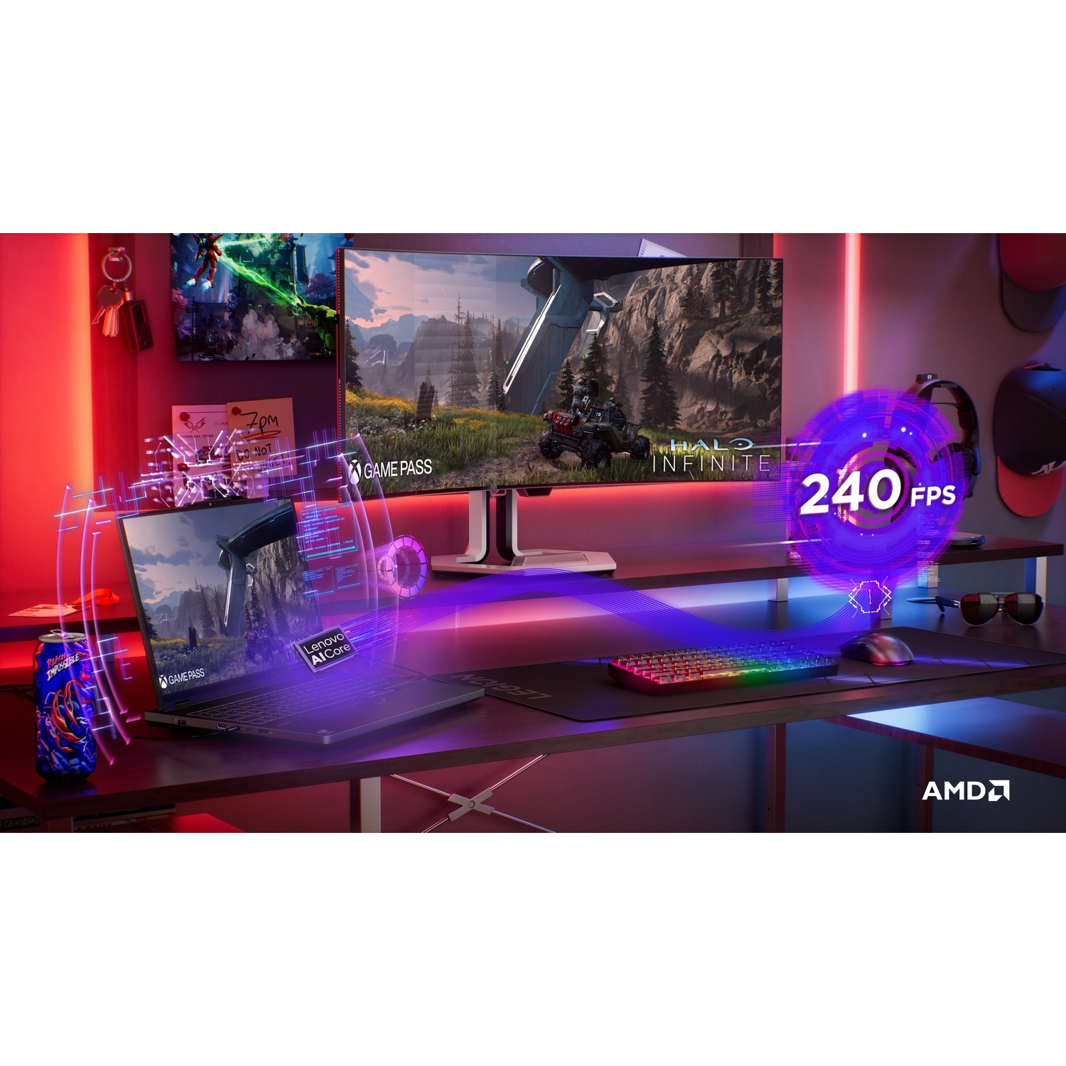 Una configurazione da gioco con laptop, monitor, tastiera e mouse. Viene visualizzato Halo Infinite.