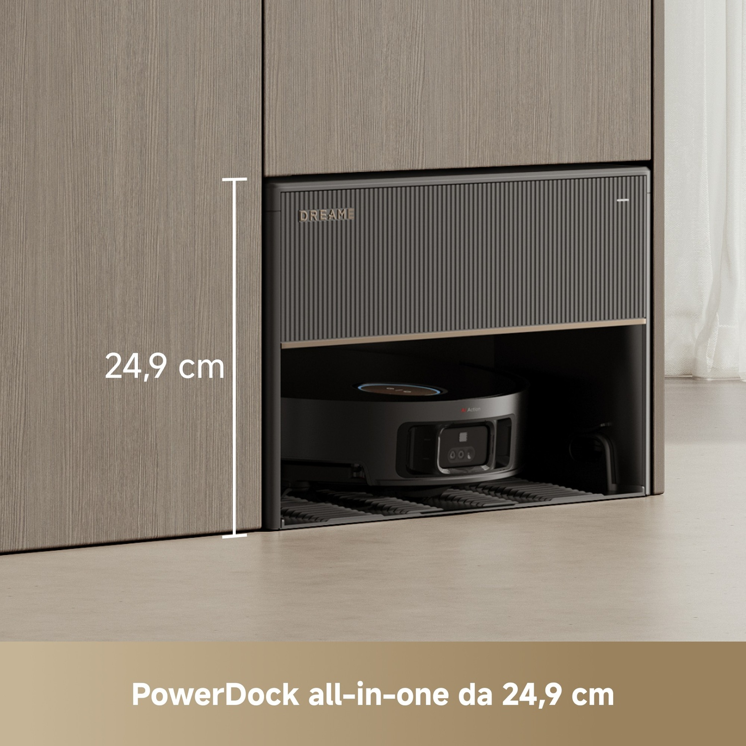 Un robot aspirapolvere grigio a basso profilo in una docking station alta 24,9 cm.