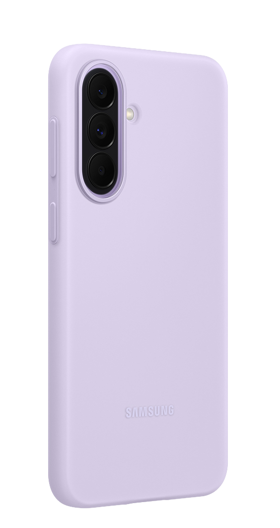 Una funda de teléfono lavanda con tres lentes de cámara y flash.