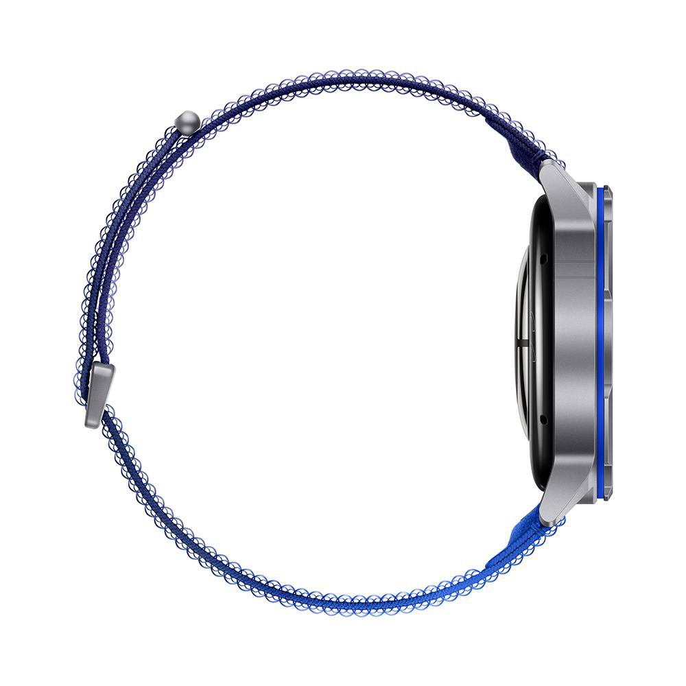 Silberfarbenes Smartwatch-Gehäuse mit blauem, gehäkeltem Armband.