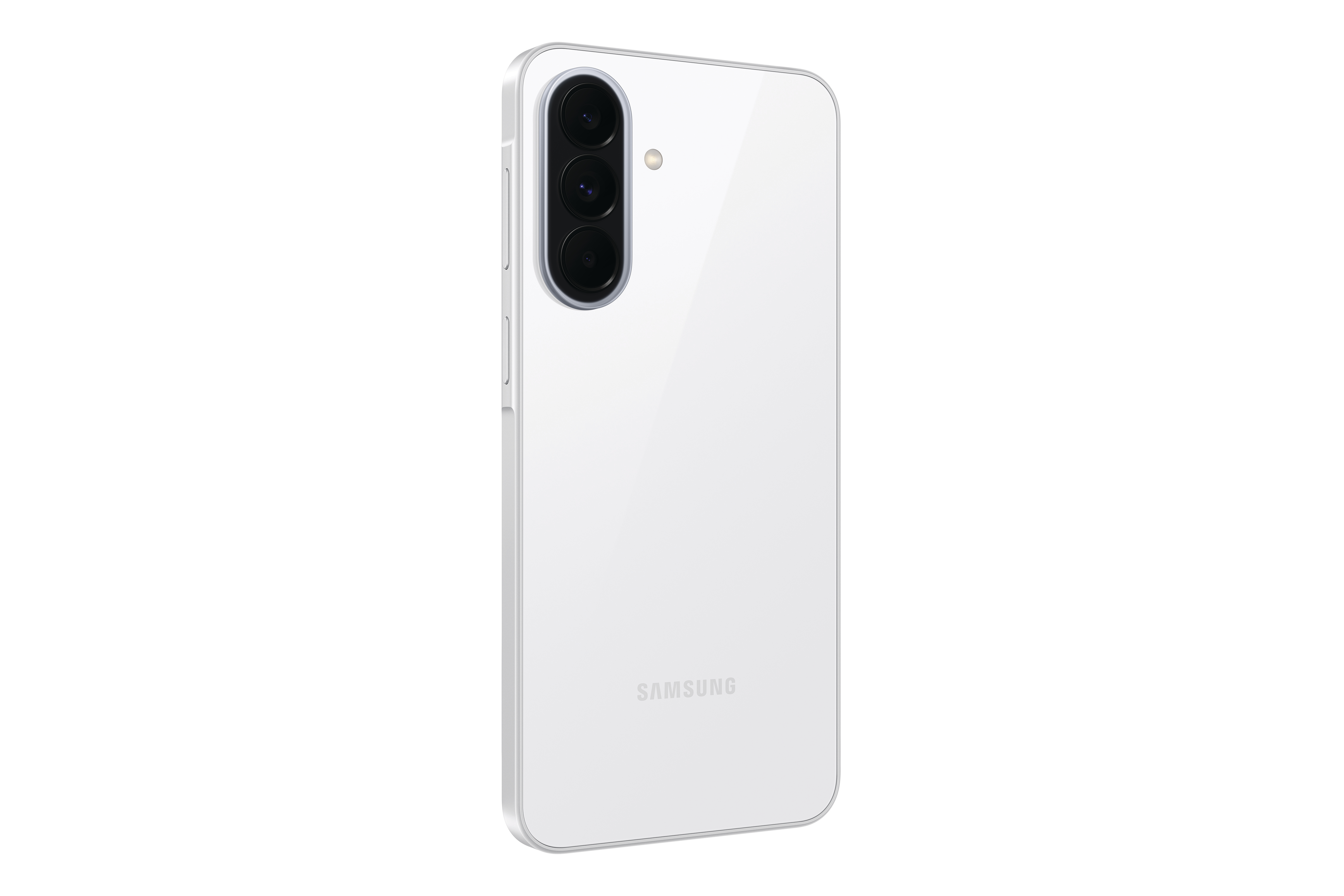 Rückseite eines weißen Samsung Smartphones mit drei Kameralinsen und Blitz.