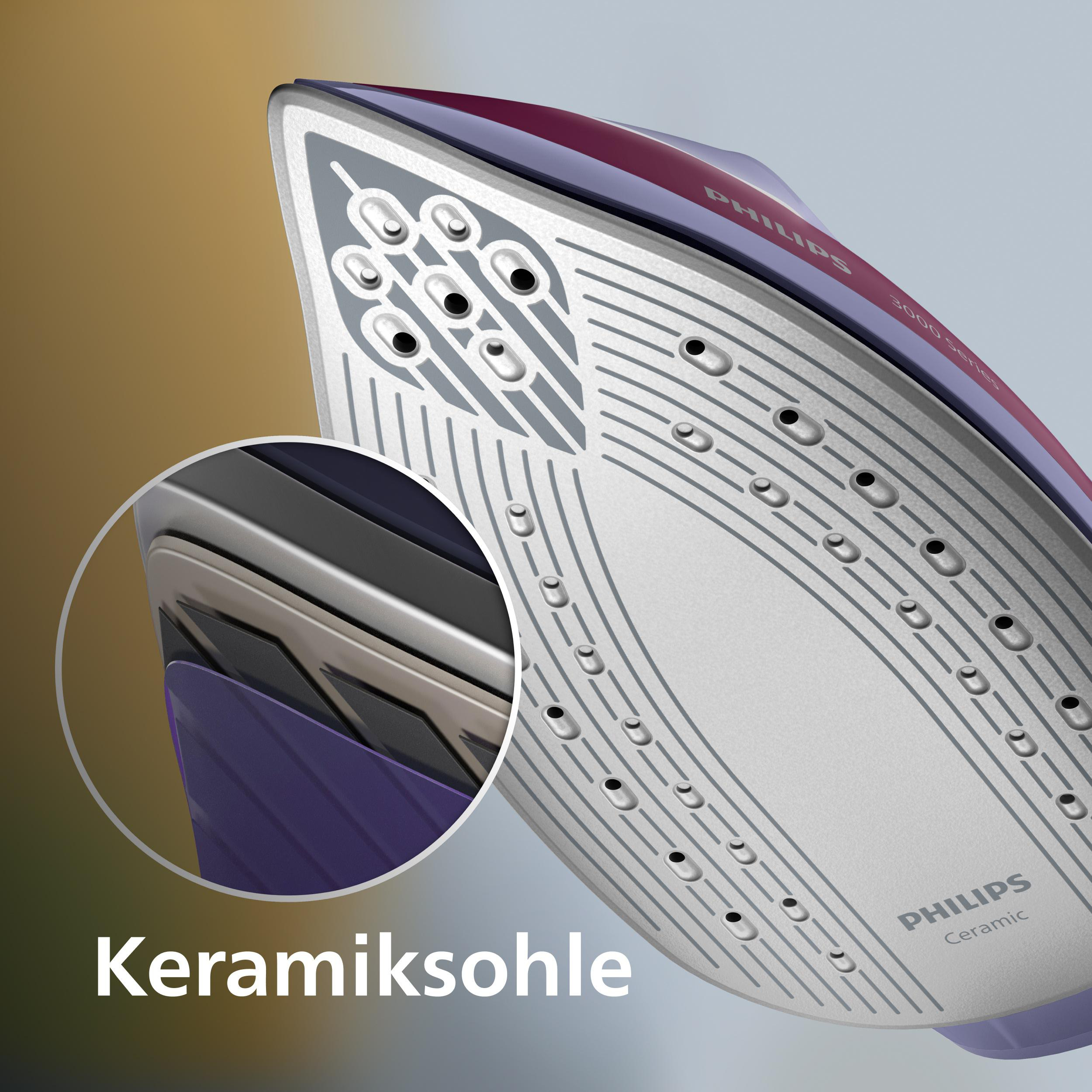 Detailaufnahme einer Bügelsohle mit Dampfaustrittslöchern und dem Schriftzug 'Keramiksohle'.