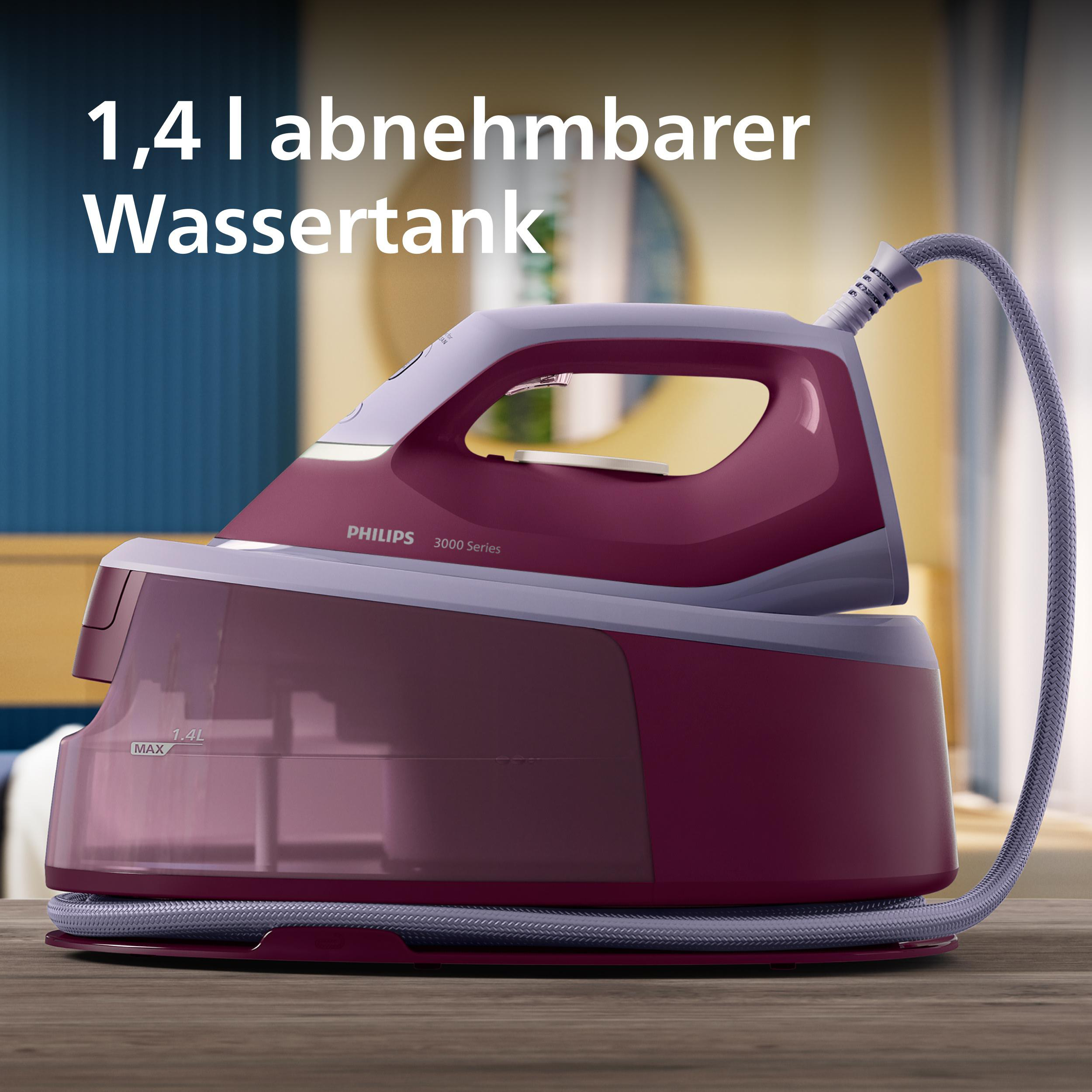 Dampfbügeleisen mit abnehmbarem 1,4L Wassertank auf einem Holztisch.