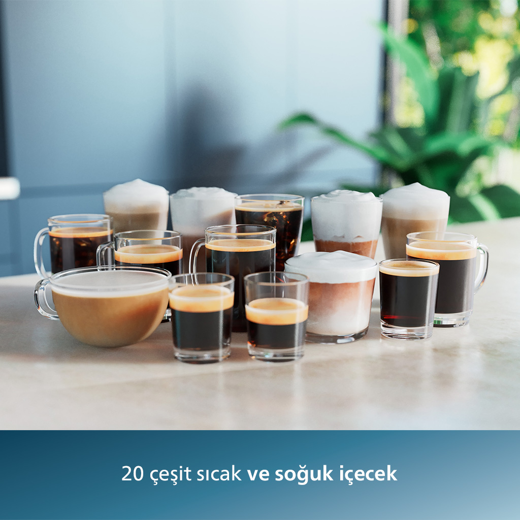 Bardaklarda çeşitli kahve içecekleri, bazıları köpüklü, bazıları sade.