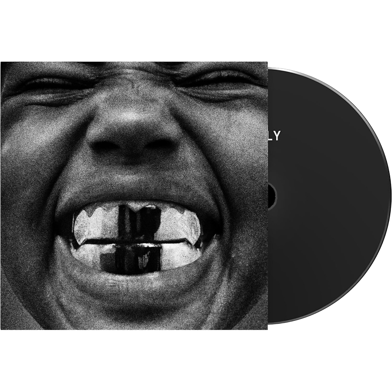 Gros plan en noir et blanc d'un visage avec un grill sur les dents à côté d'un CD.