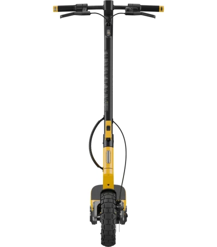 Egy sárga és fekete elektromos roller elölről nézve, széles gumival.