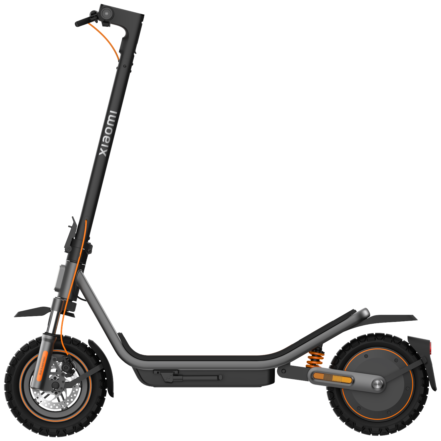 Egy fekete Xiaomi elektromos roller narancssárga díszítéssel és lengéscsillapítóval.