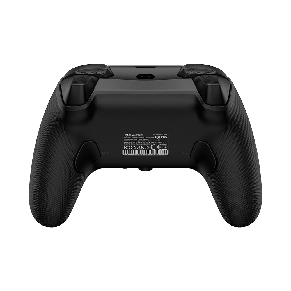 Schwarzer Game Controller von unten, mit Beschriftungen und Siegeln.