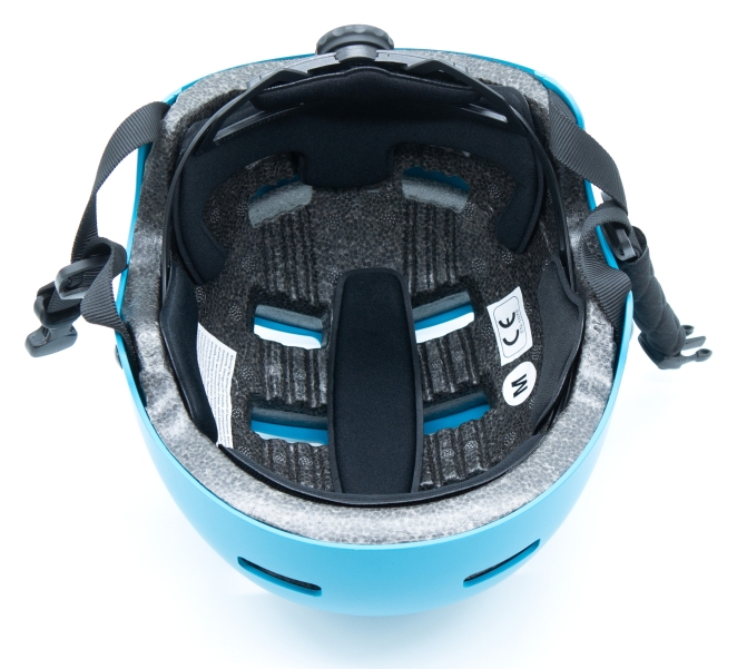 Widok wewnętrzny niebieskiego kasku rowerowego z wyściółką i paskami.