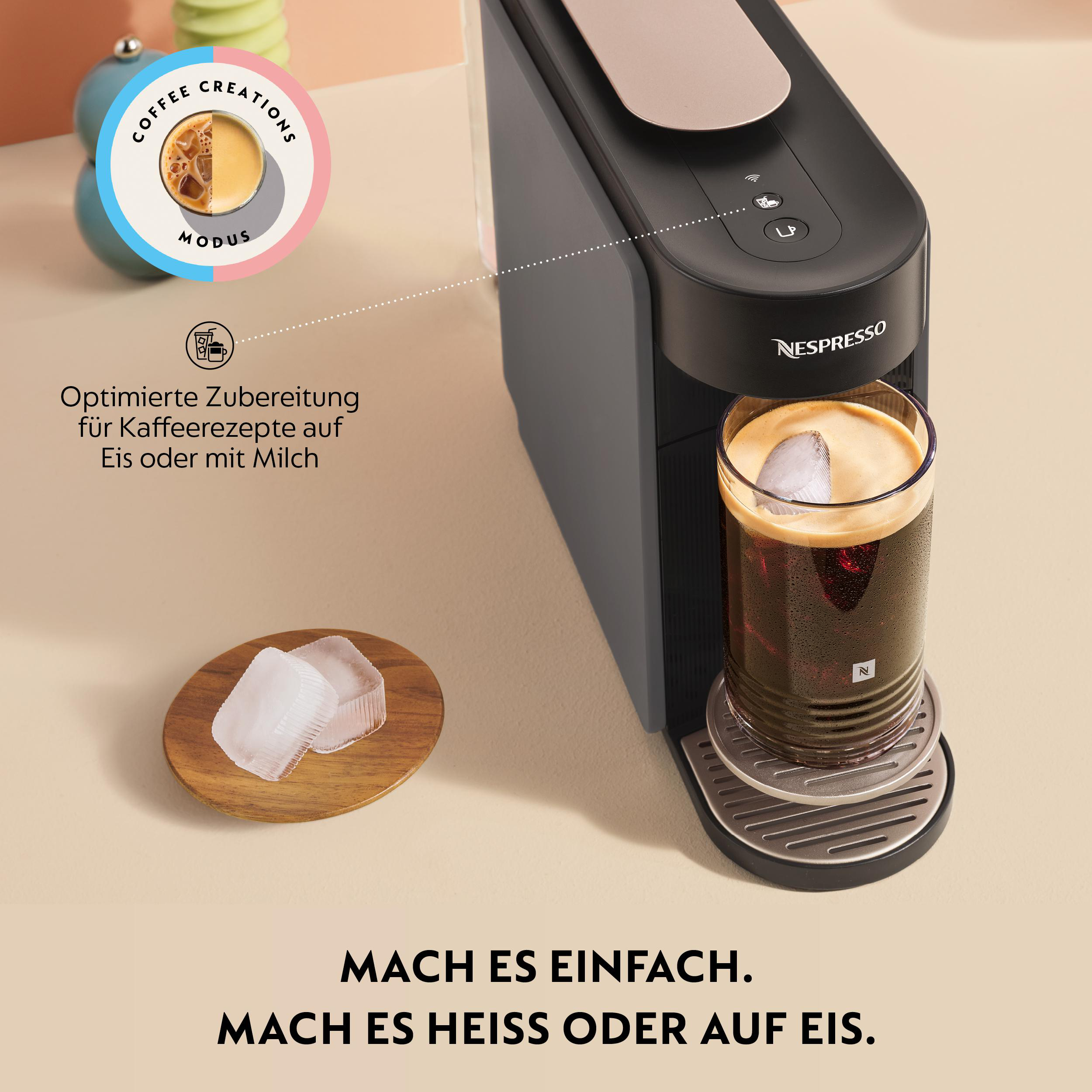 Nespresso Maschine mit Eiswürfeln und Kaffee im Glas. Optimierte Zubereitung.