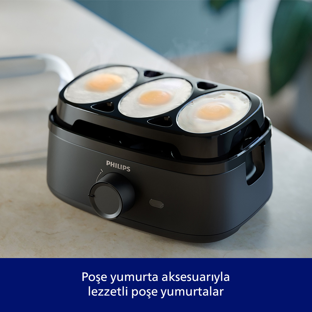İçinde üç haşlanmış yumurta bulunan siyah bir Philips yumurta pişirici.