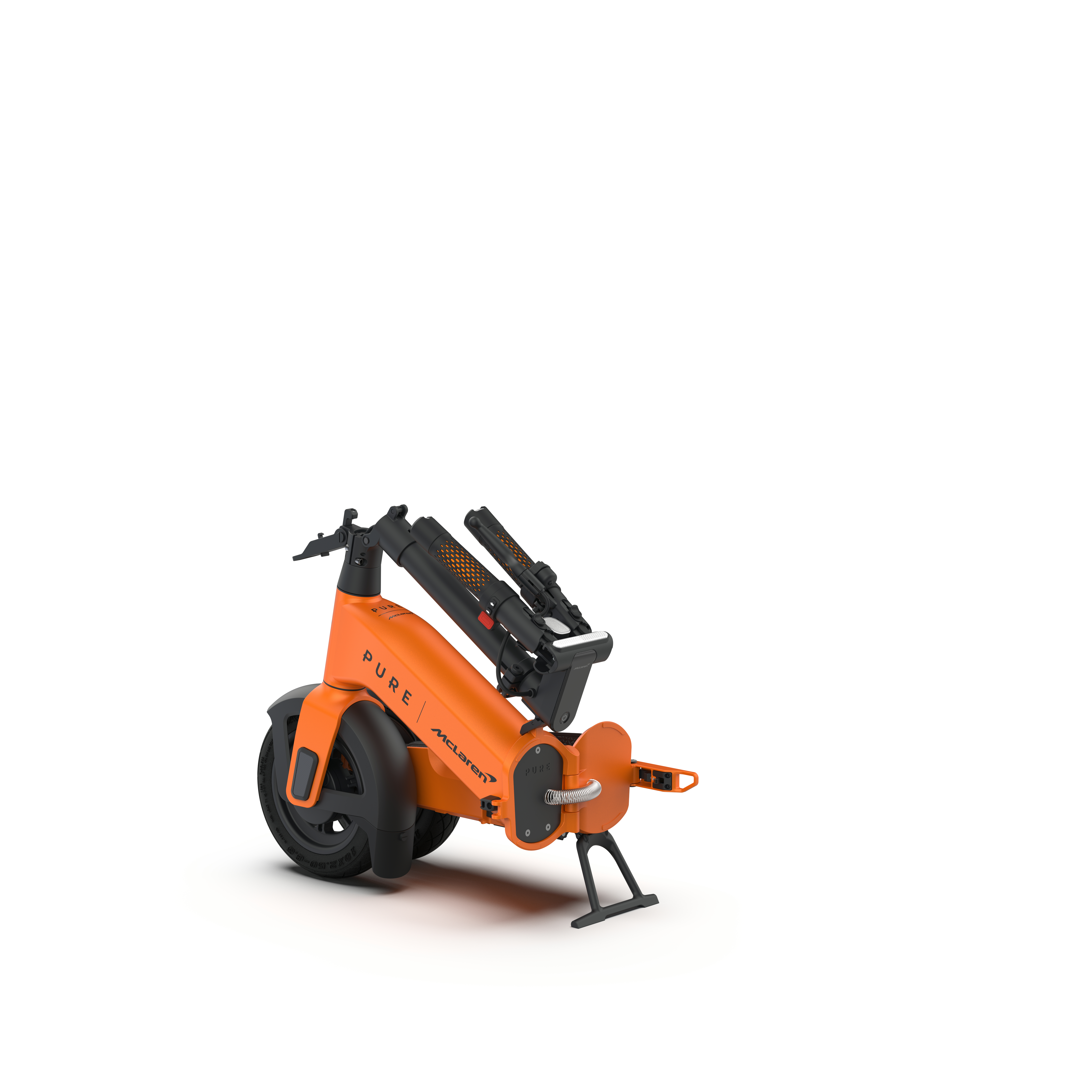 Ein orangefarbener E-Scooter mit McLaren-Logo ist zusammengeklappt und steht auf einem Ständer.
