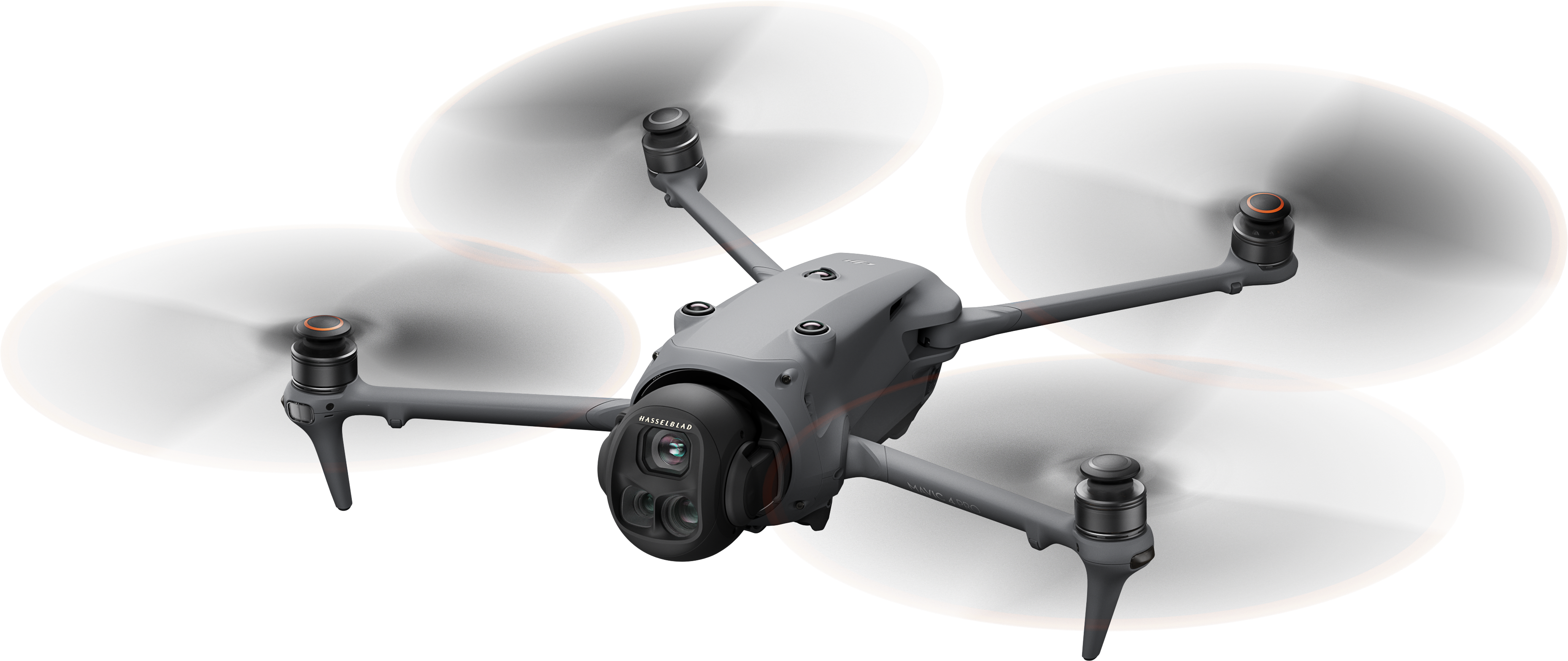 Szürke DJI Mavic 3 drón négy rotorral és Hasselblad kamerával, sötét háttér előtt.