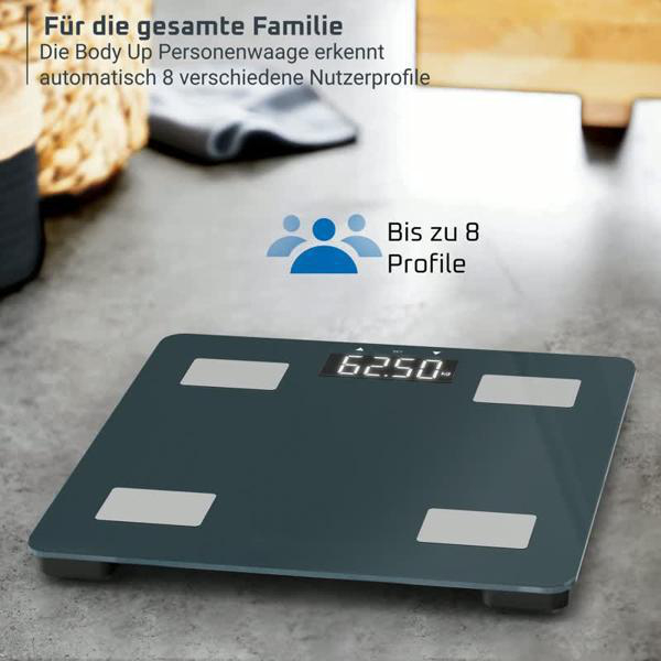 Eine dunkle Personenwaage mit digitaler Anzeige von 62.50.