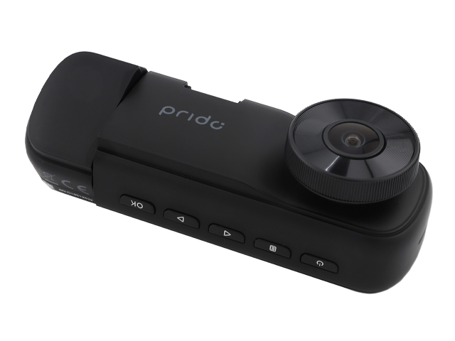 Czarna kamera samochodowa z obiektywem na górze i przyciskami po bokach. Widoczna marka 'prido'.