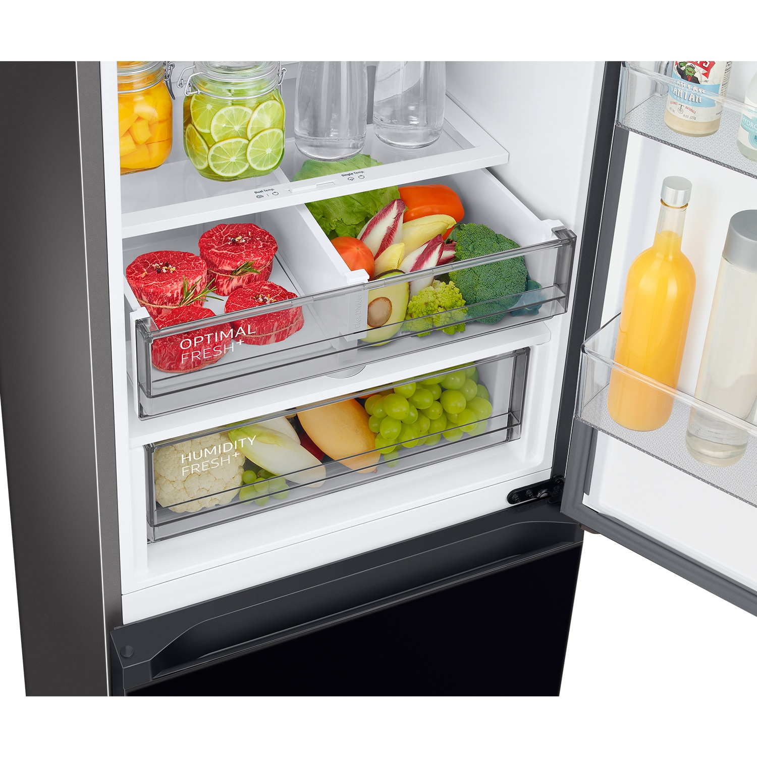 Interior de refrigerador con frutas, verduras, carne y bebidas frescas.