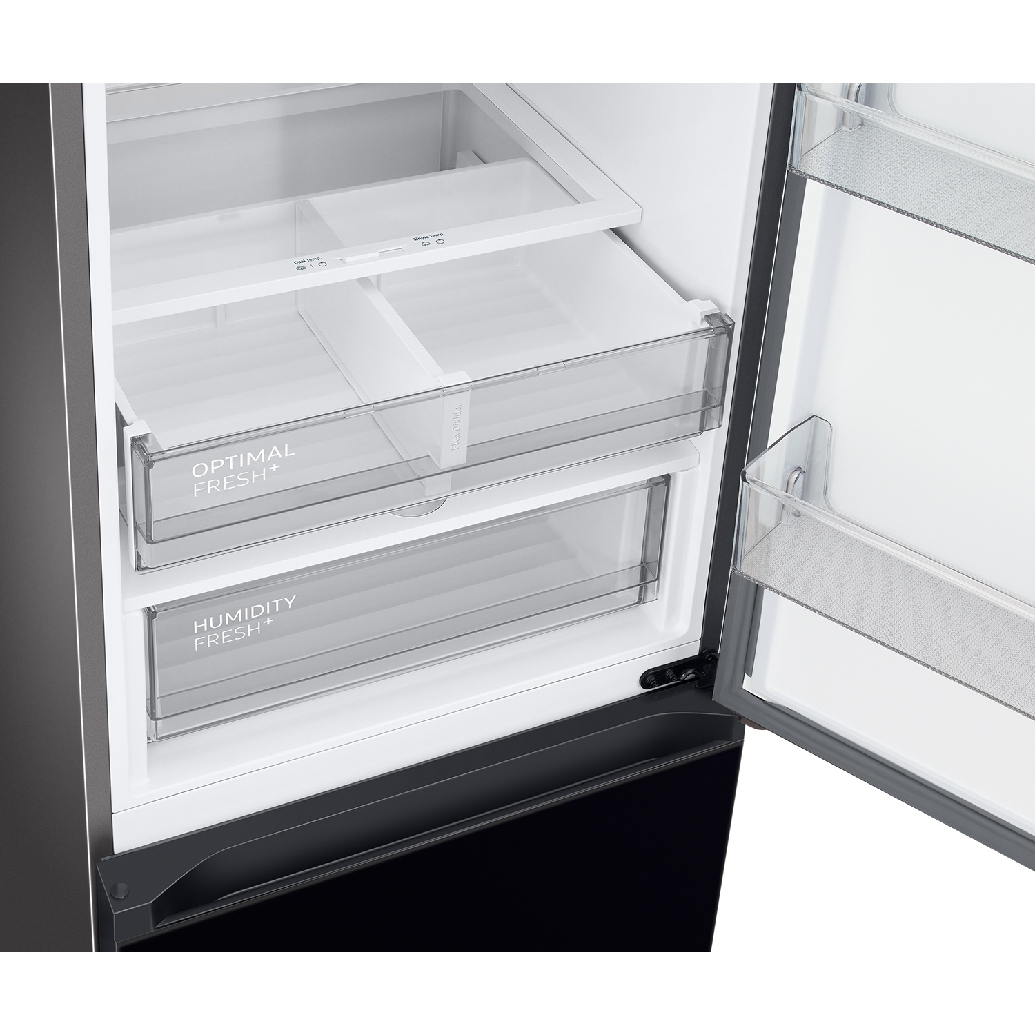 Vista interior de un refrigerador con dos cajones y estantes.