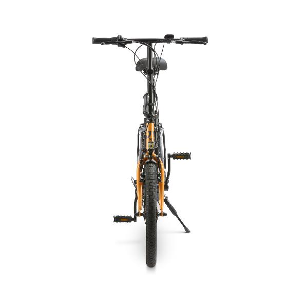 Vista frontal de una bicicleta plegable naranja con manillar, asiento y neumáticos negros.