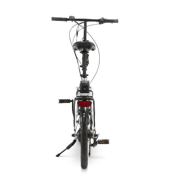 Vista trasera de una e-bike negra con portaequipajes, luz trasera y pata de cabra.