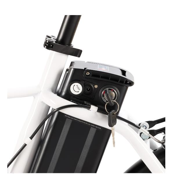 Primer plano de una batería negra de e-bike con cerradura y botón de empuje.