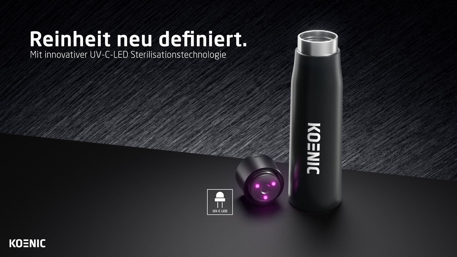 Schwarze Trinkflasche mit UV-C LED Sterilisationskappe und KOENIC Logo.