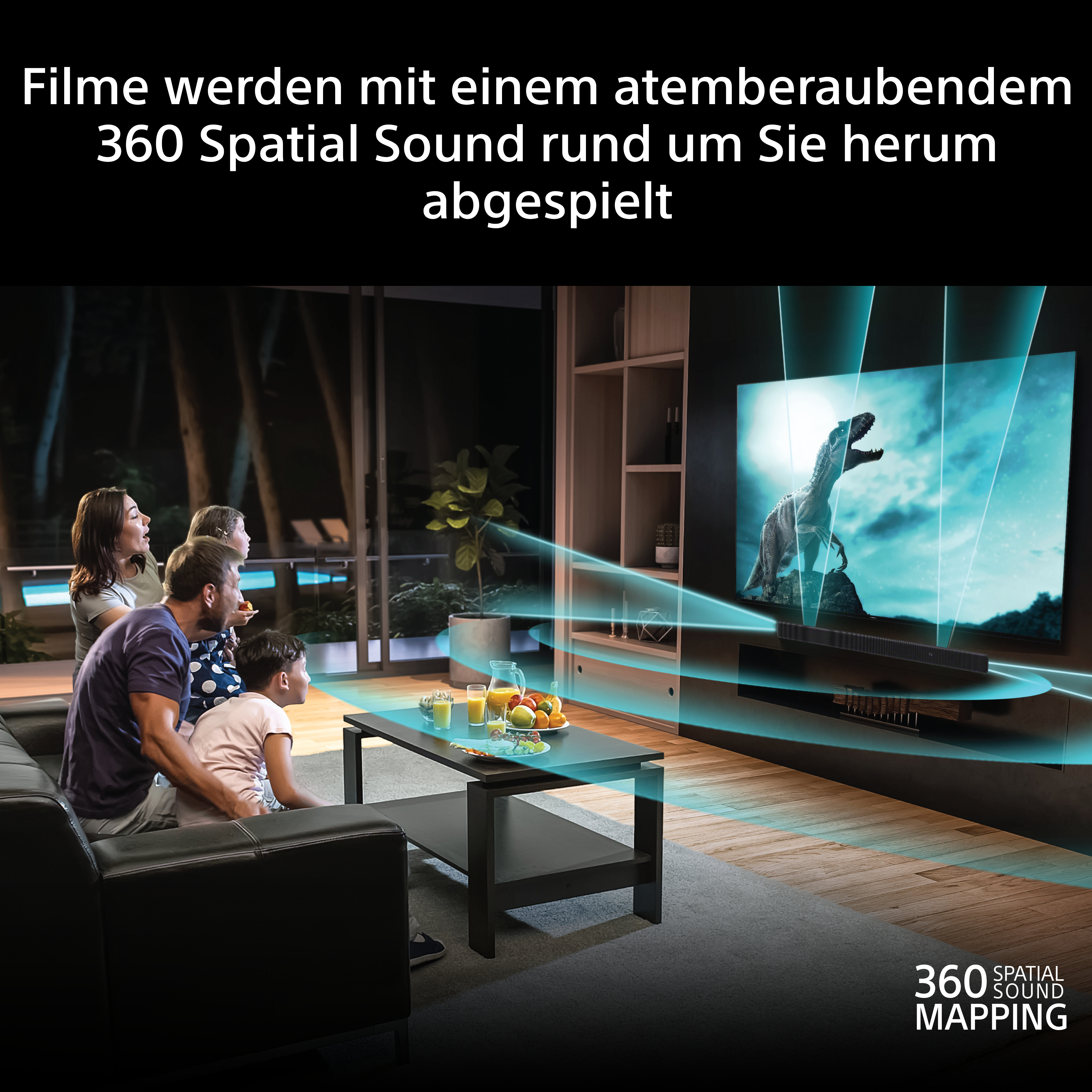 Familie im Wohnzimmer schaut fern, 360 Grad Sound wird dargestellt.