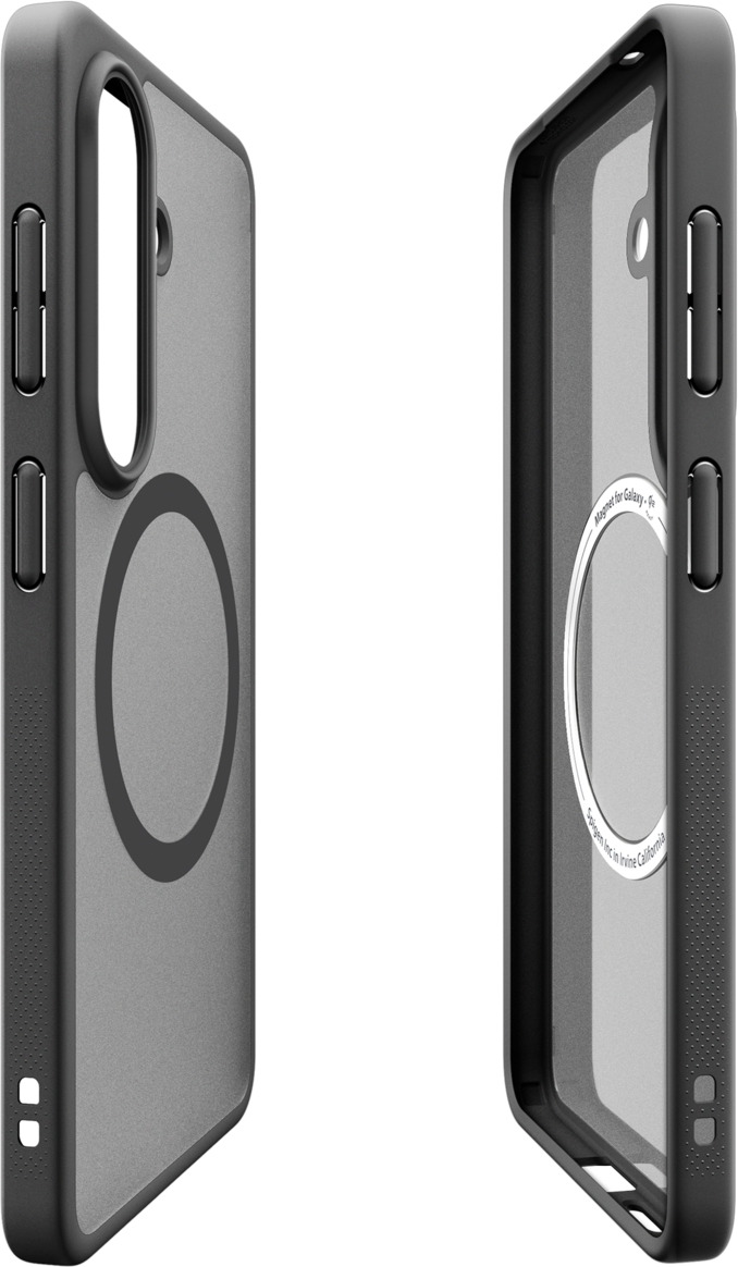 Deux coques de téléphone noires, une avec un anneau, sur fond noir.