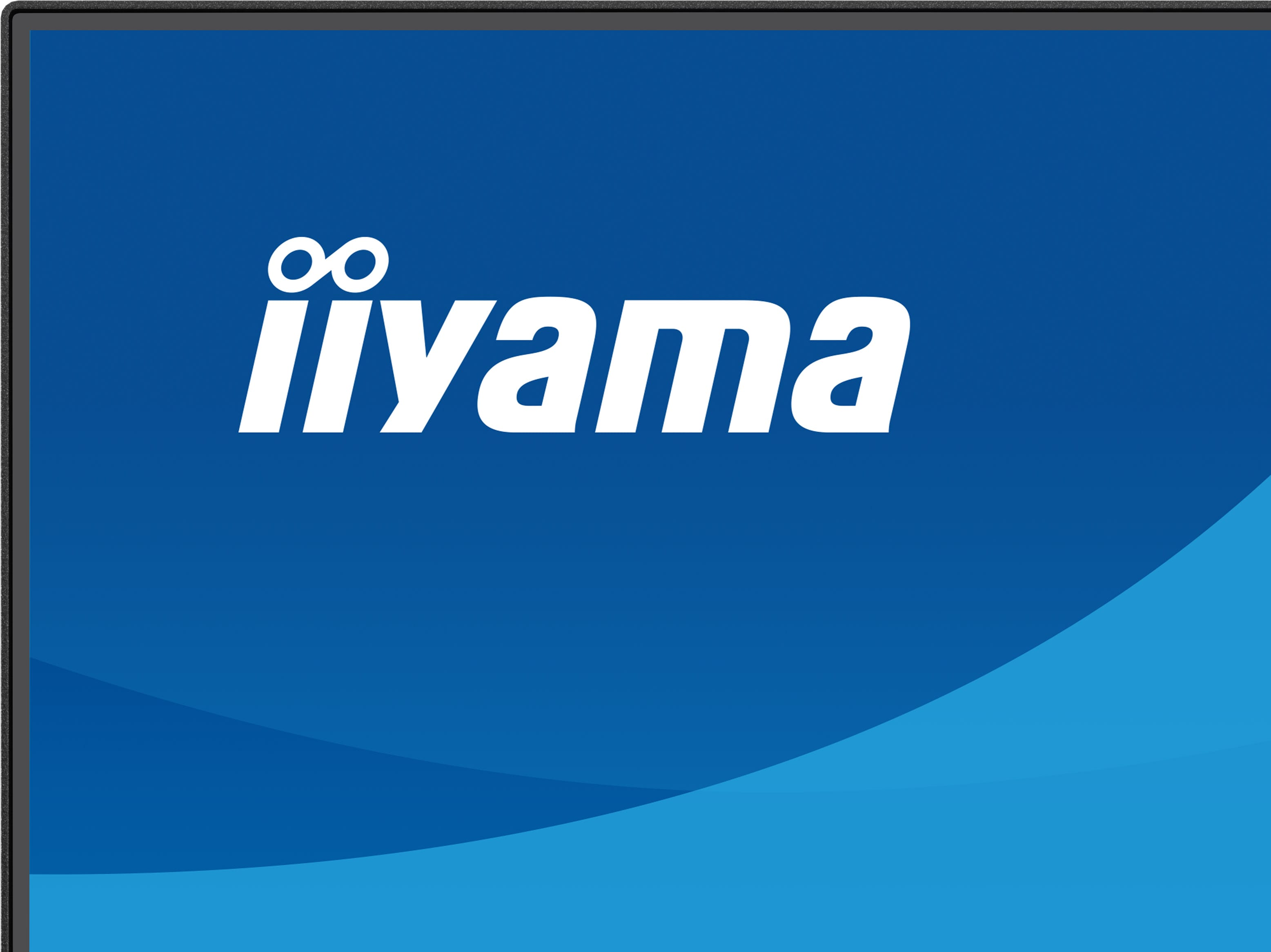 Logo iiyama w kolorze białym na niebieskim tle z zakrzywionymi liniami.