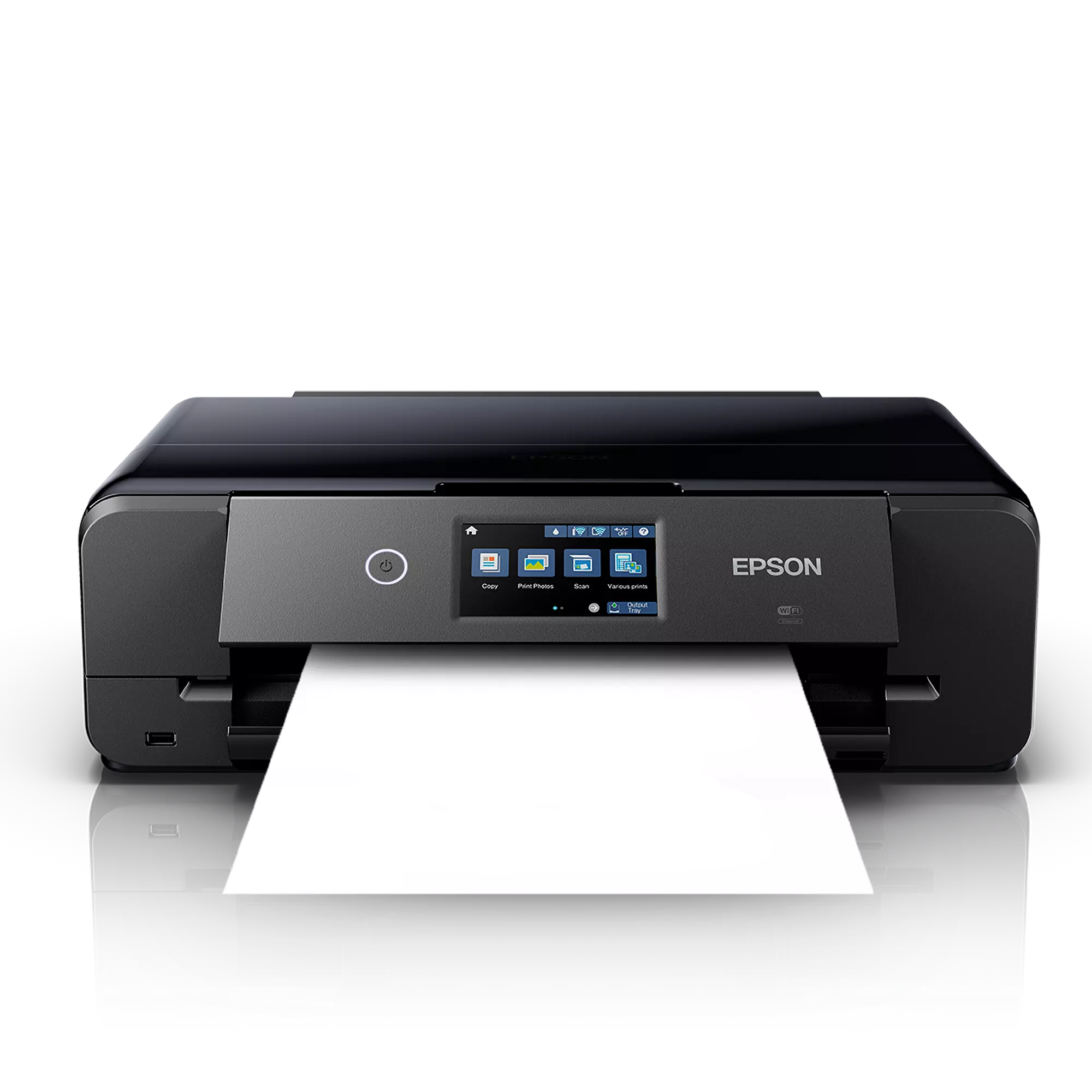 Ein schwarzer Epson Drucker mit Touchscreen und Papierausgabe auf schwarzem Hintergrund.