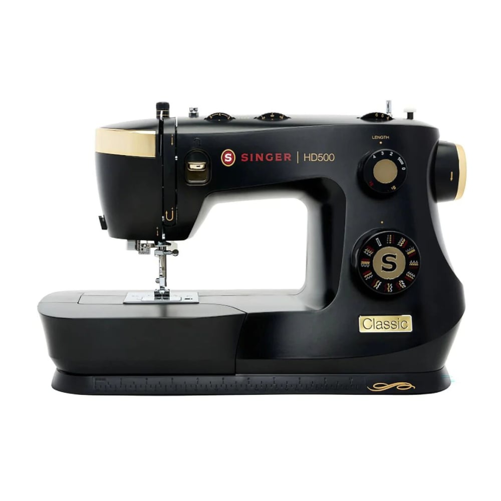Schwarze Singer Nähmaschine HD500 Classic mit goldenen Akzenten.