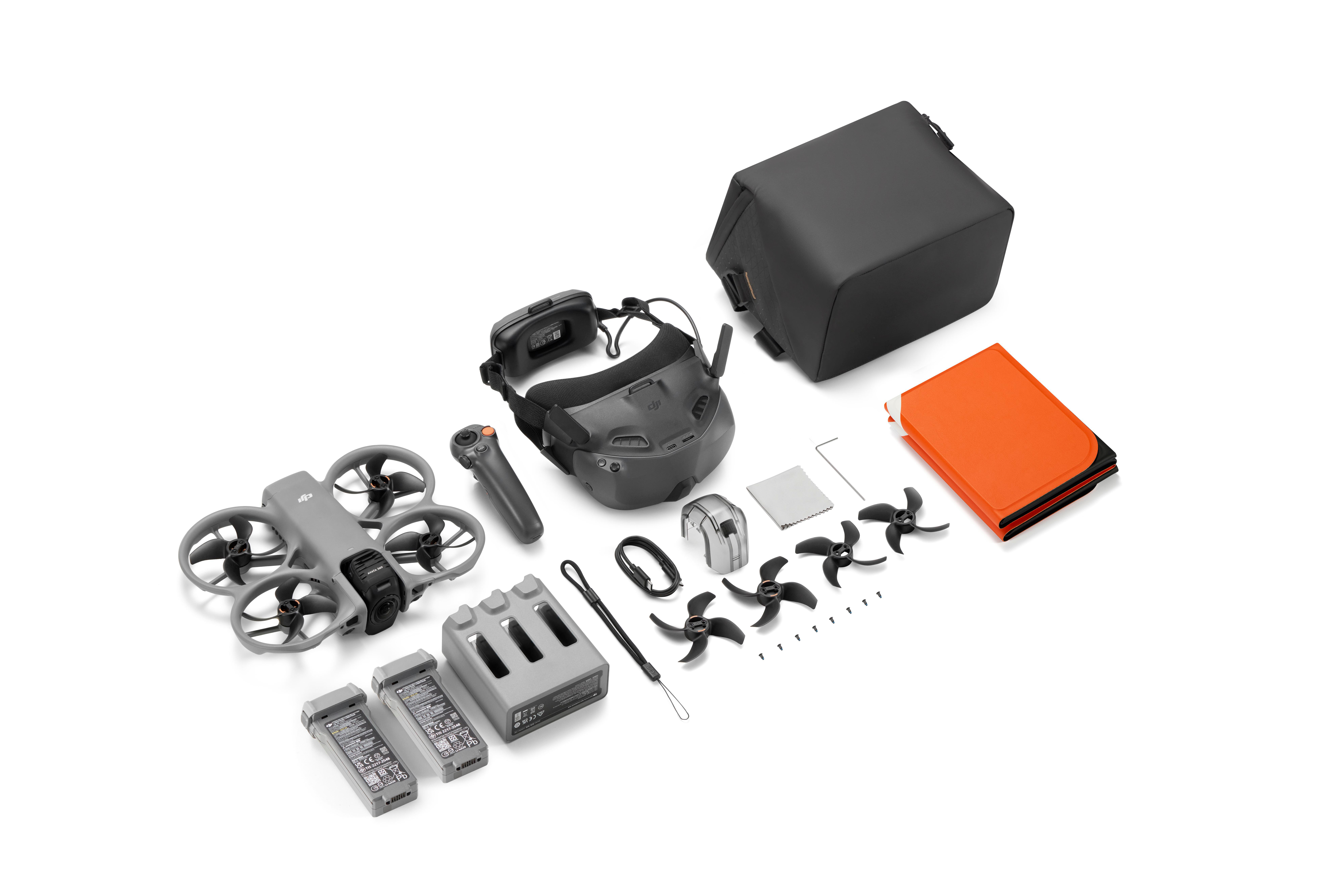 Grauer DJI Avata Drohnen-Kit mit Zubehör: Goggles, Controller, Akkus, Propeller, Tasche.