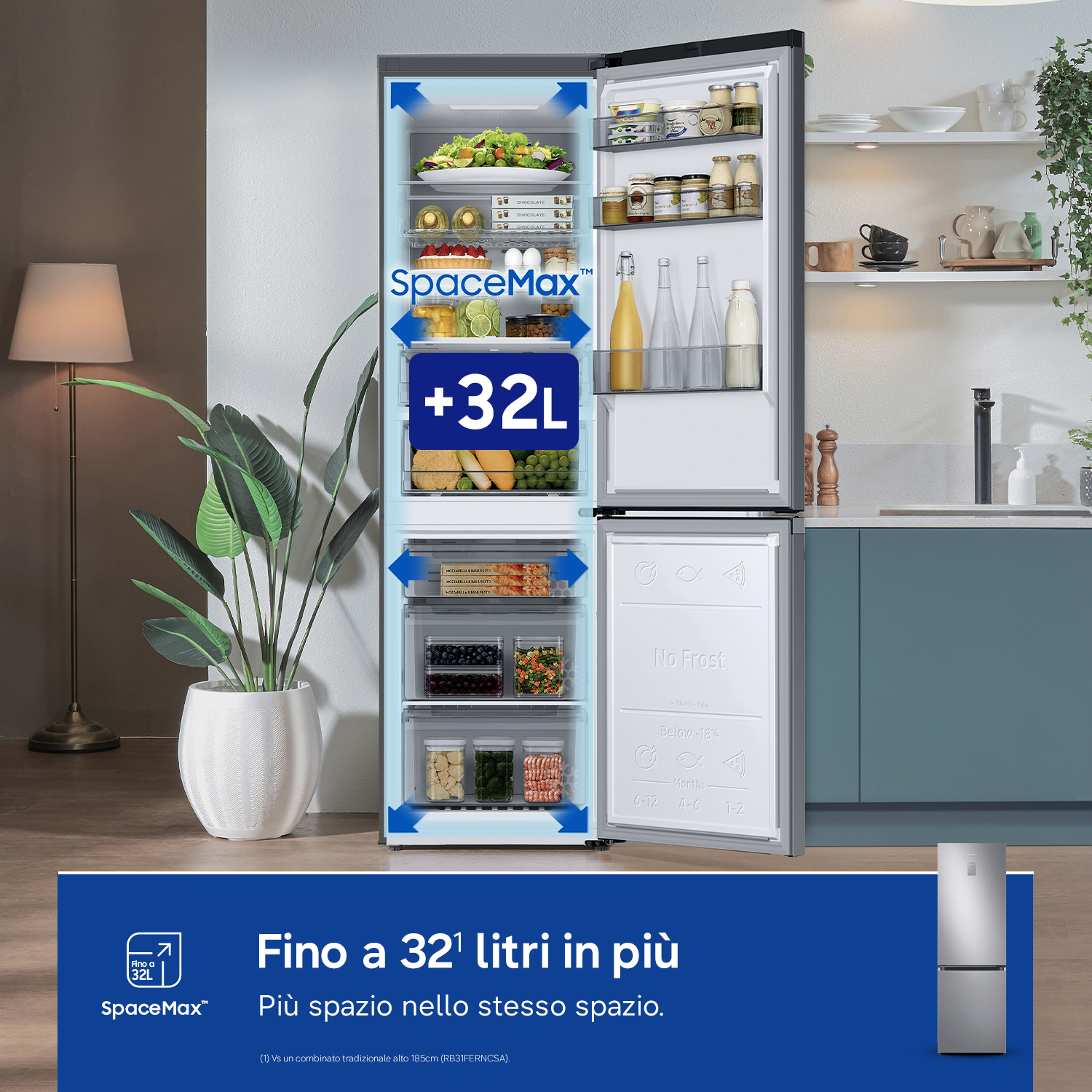 Frigorifero aperto con alimenti e adesivo "+32L" sulla porta.