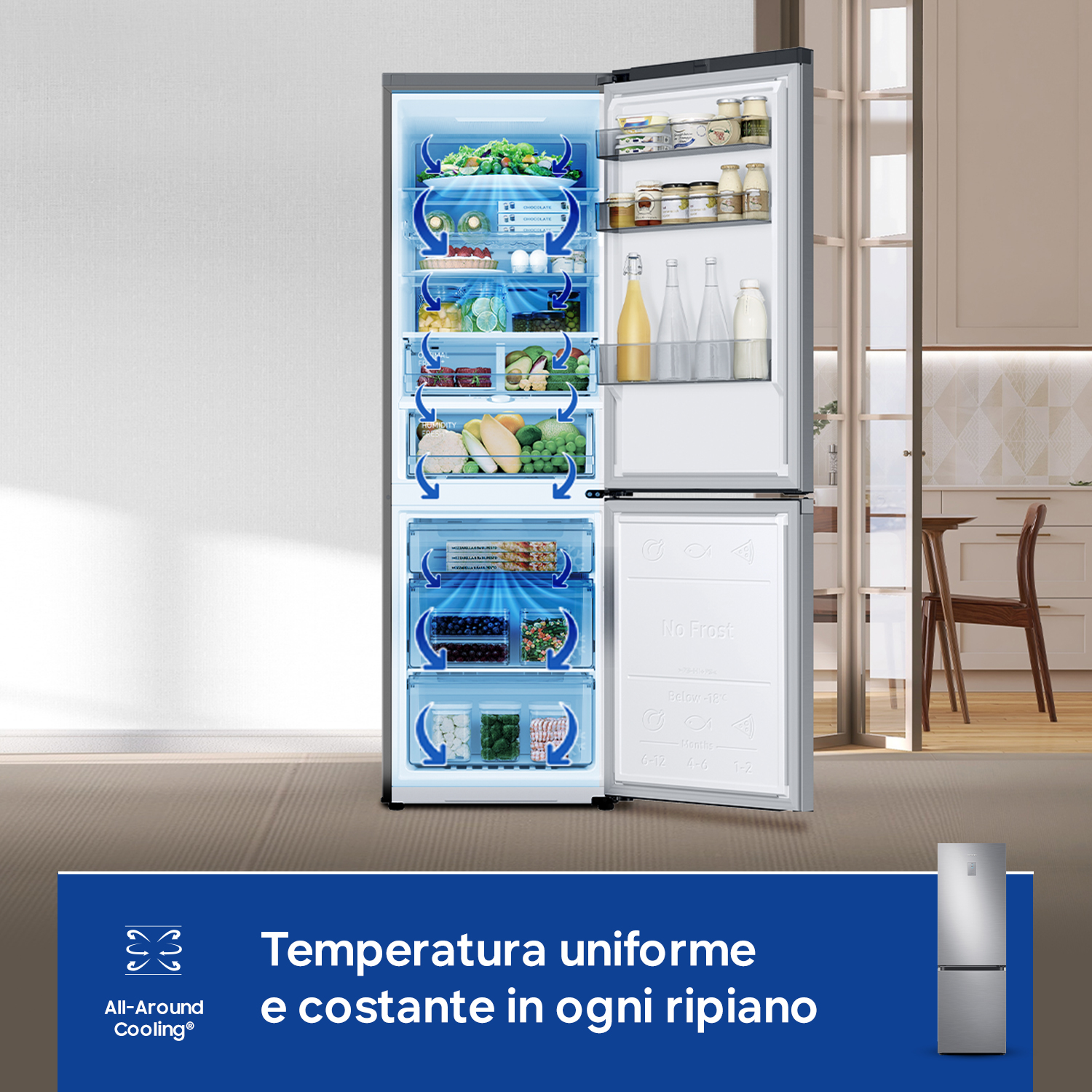 Frigorifero aperto con cibo su più ripiani. Scomparto congelatore in basso.