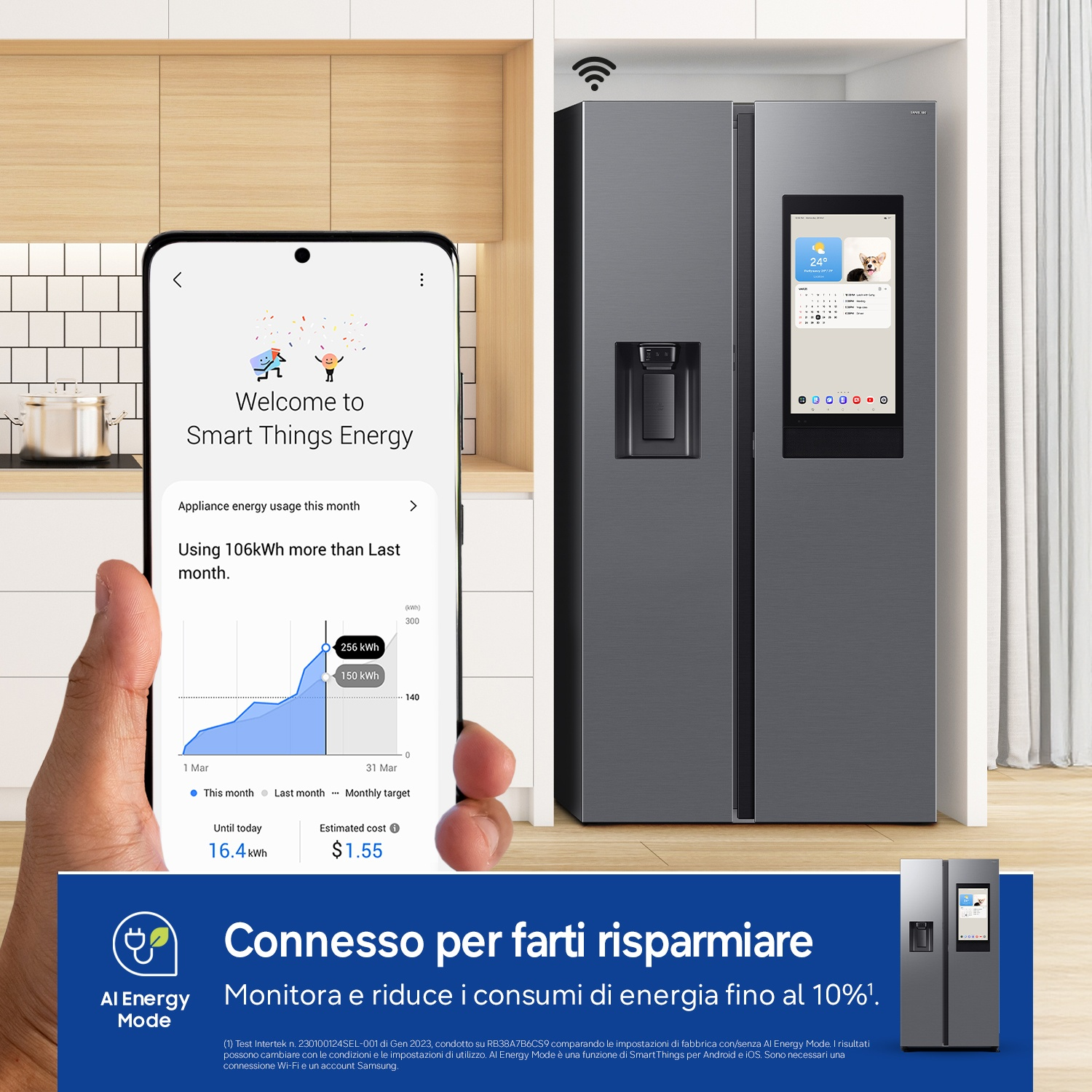 Smartphone mostra app energia accanto a frigorifero smart con schermo. Ambientazione cucina.