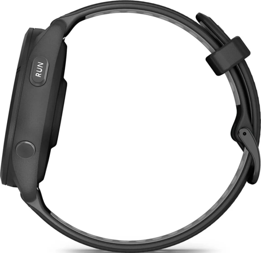 Une montre connectée noire avec bracelet et un bouton 'RUN' est montrée.