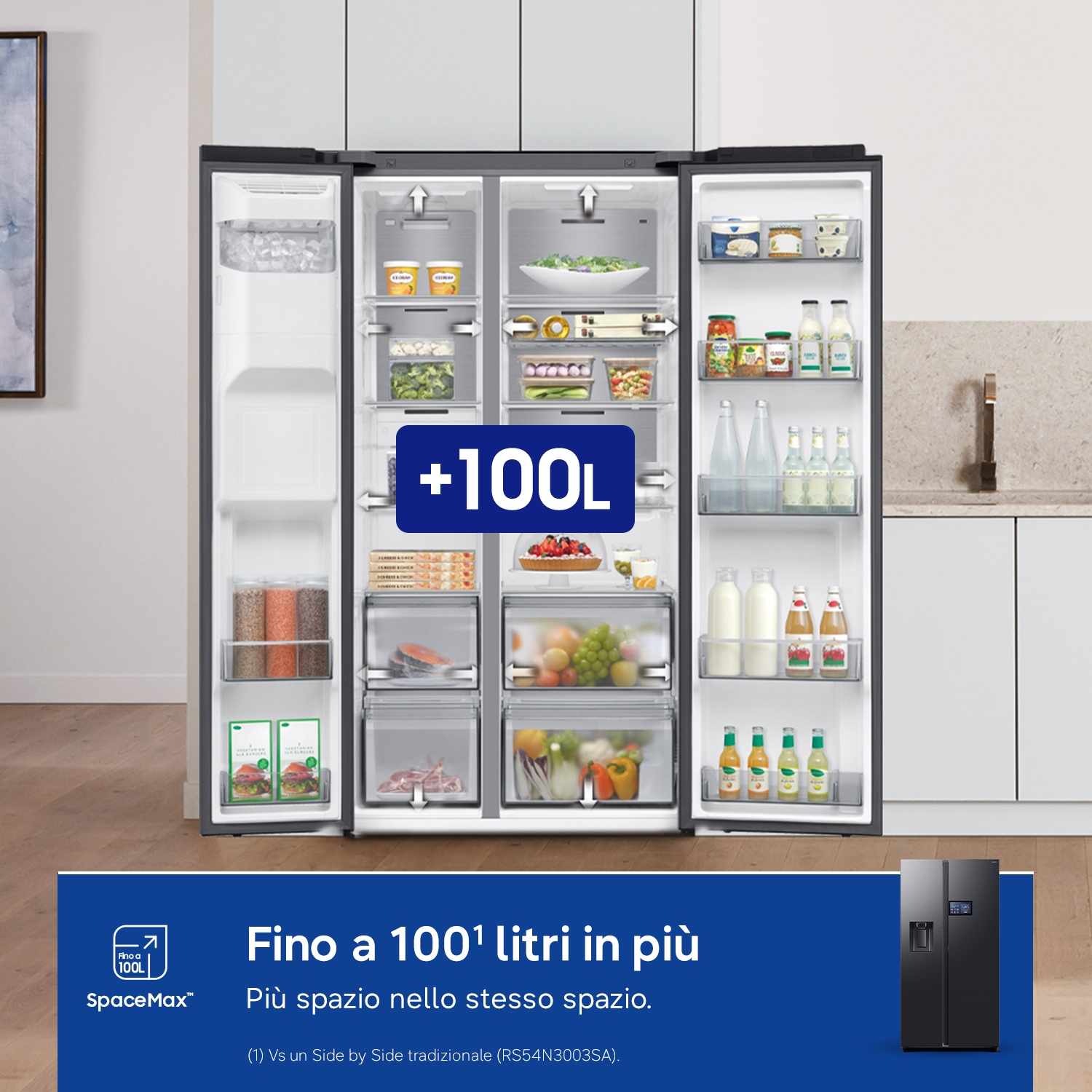 Frigorifero nero aperto pieno di cibo, con sovrapposizione grafica +100L.