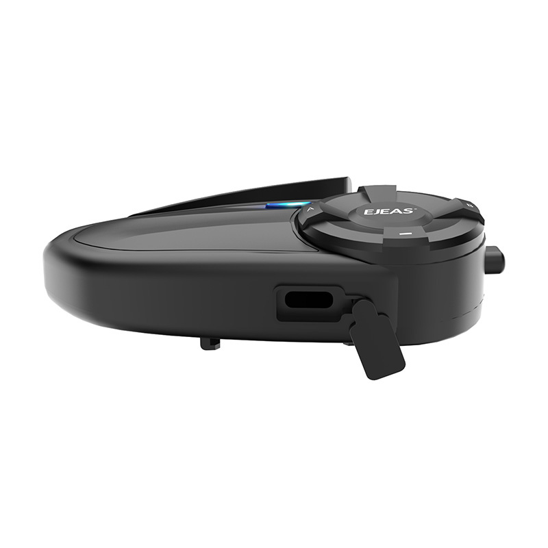 Fekete motoros headset forgókerékkel és kék LED-del.