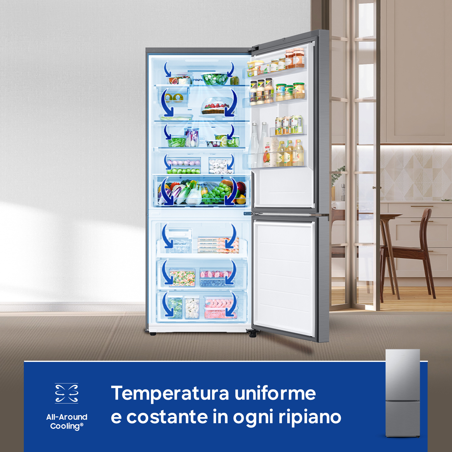 Frigorifero aperto con cibi, tra cui frutta, verdura e barattoli. Cucina sullo sfondo.