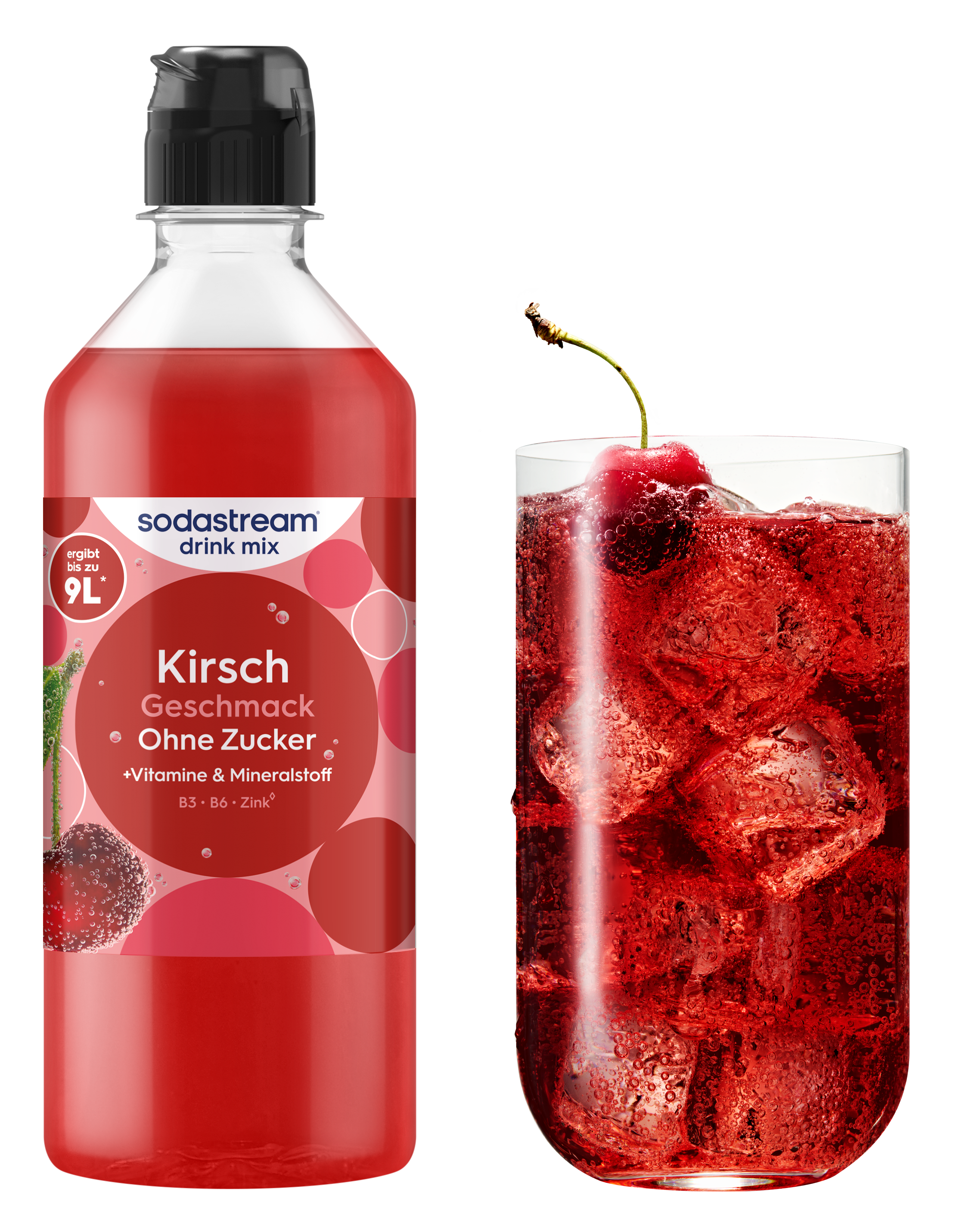 Eine rote Sodastream Flasche und ein Glas Kirschgetränk mit Eis und Kirsche.