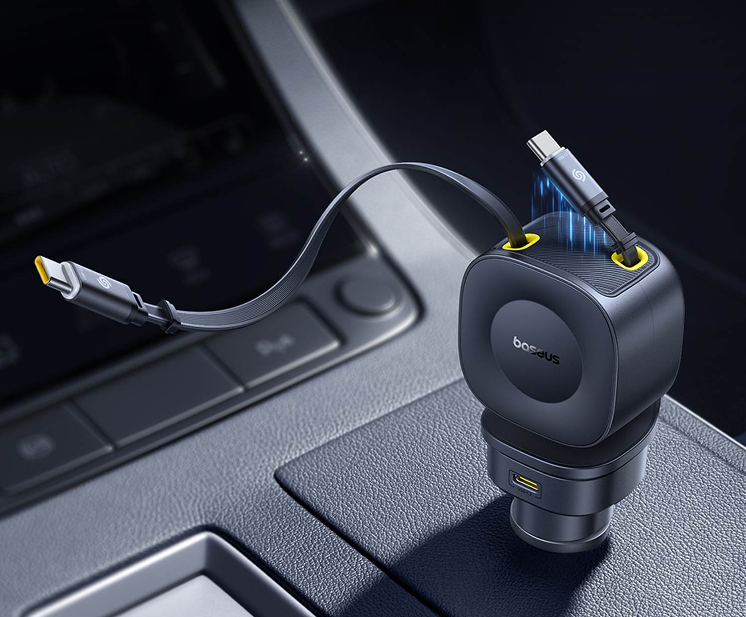 Adaptador de cargador de coche negro con dos puertos USB-C y un cable.
