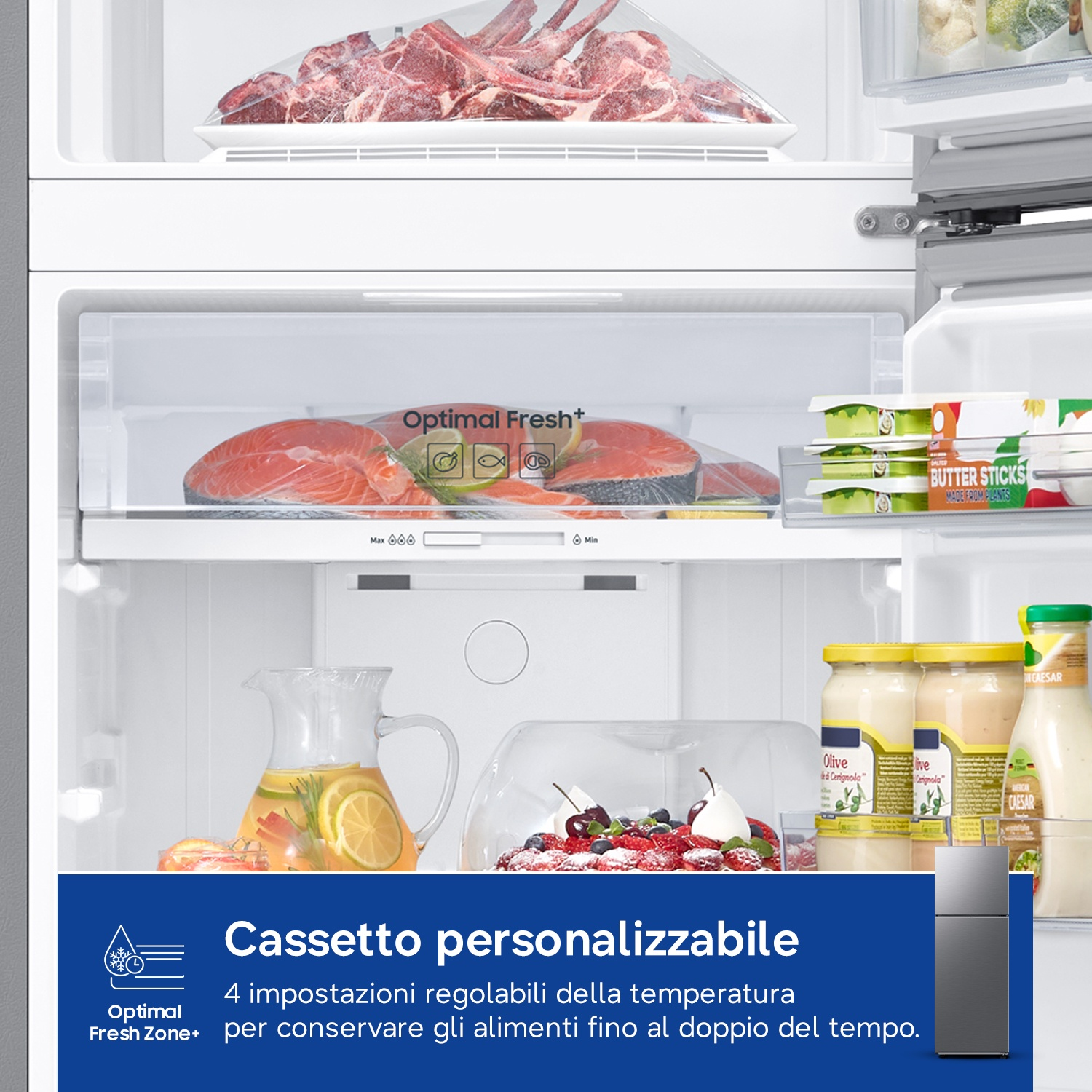 Interno frigorifero con carne, salmone, frutta e barattoli. In basso una scatola blu.