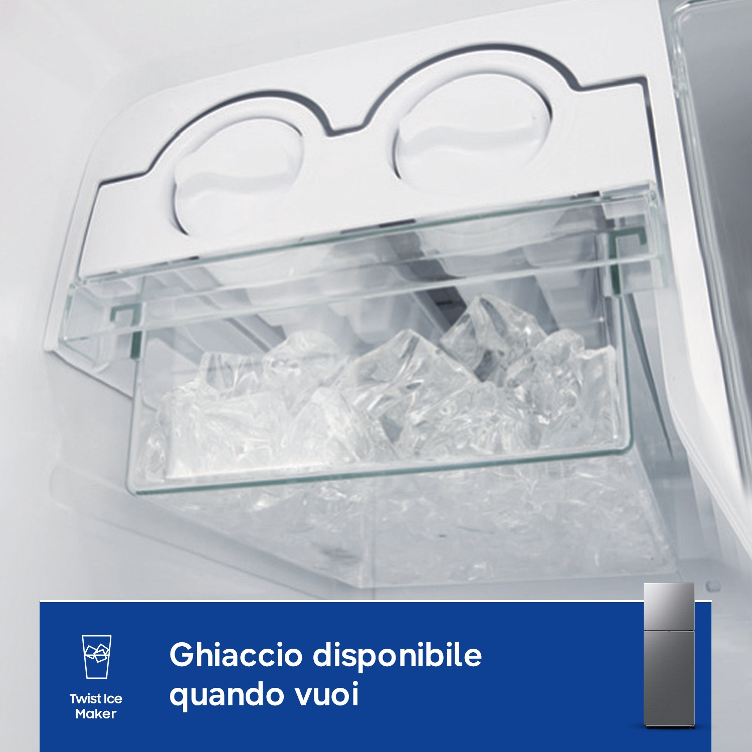Scomparto congelatore con cubetti di ghiaccio e una macchina del ghiaccio.