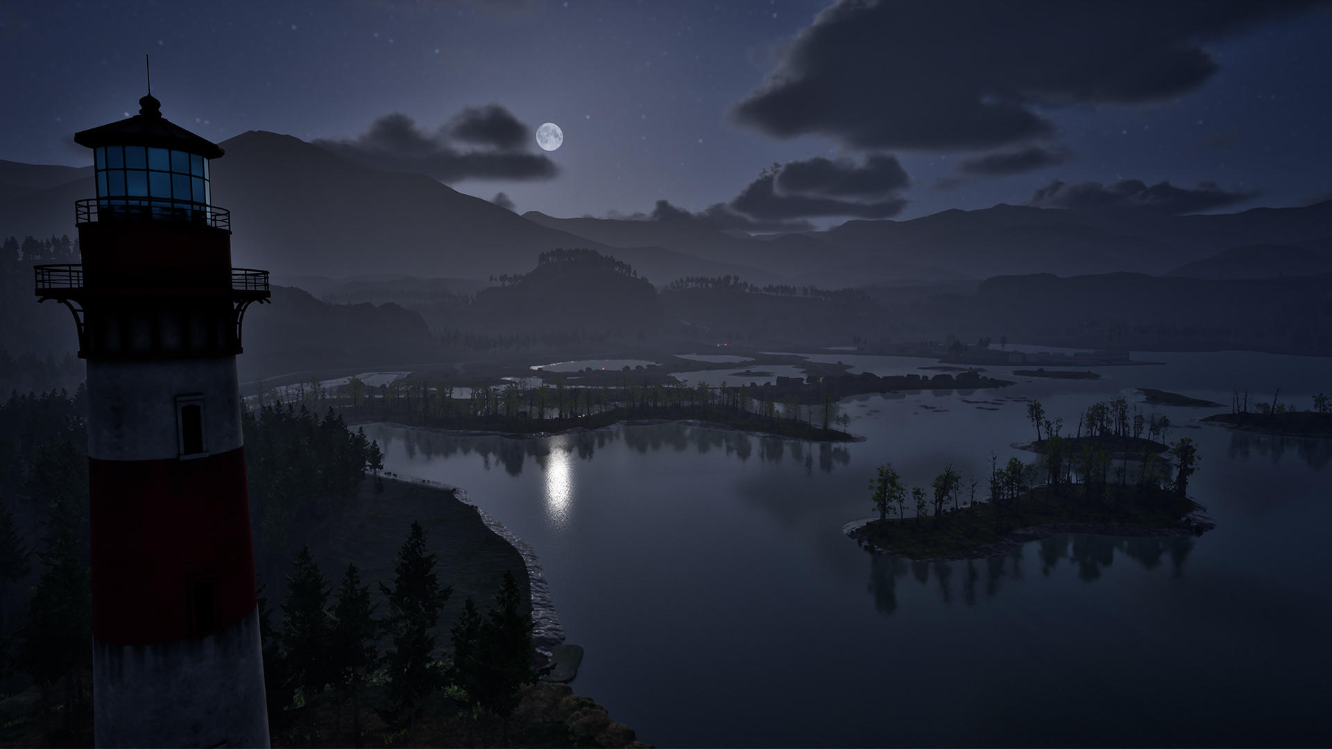 Leuchtturm bei Nacht am See mit Mond und Bergen im Hintergrund.