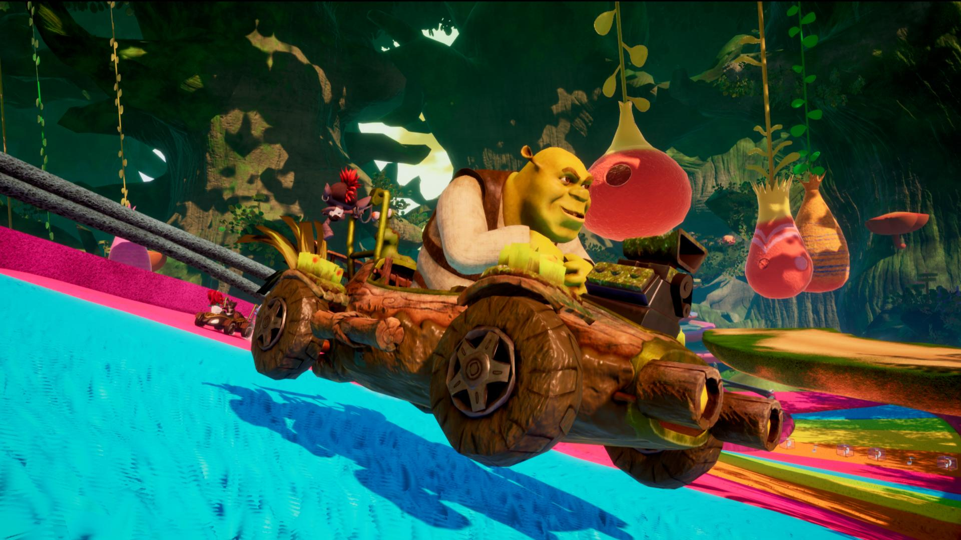 Shrek fährt in einem Baumstamm-Kart auf einer bunten Strecke in einer Höhle.
