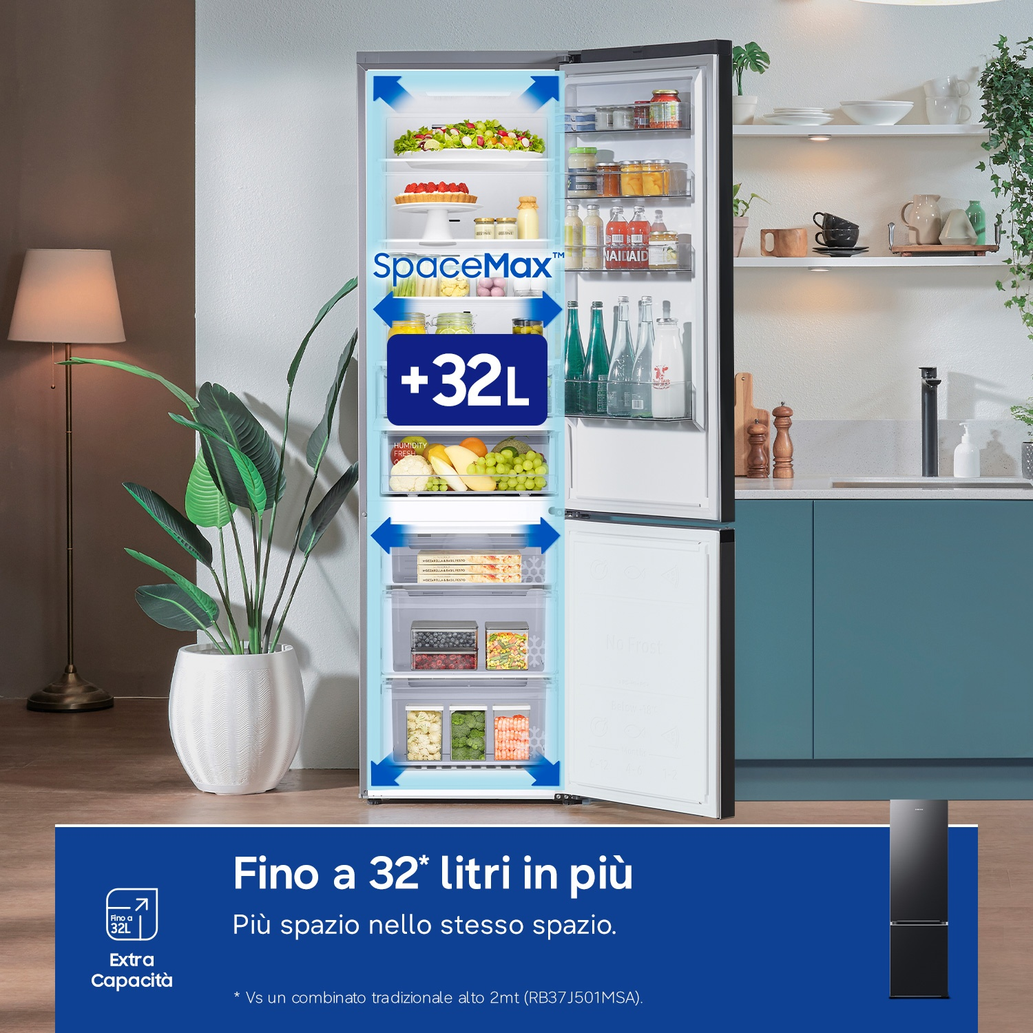 Frigorifero aperto con cibo e pubblicità di +32L di capacità extra.